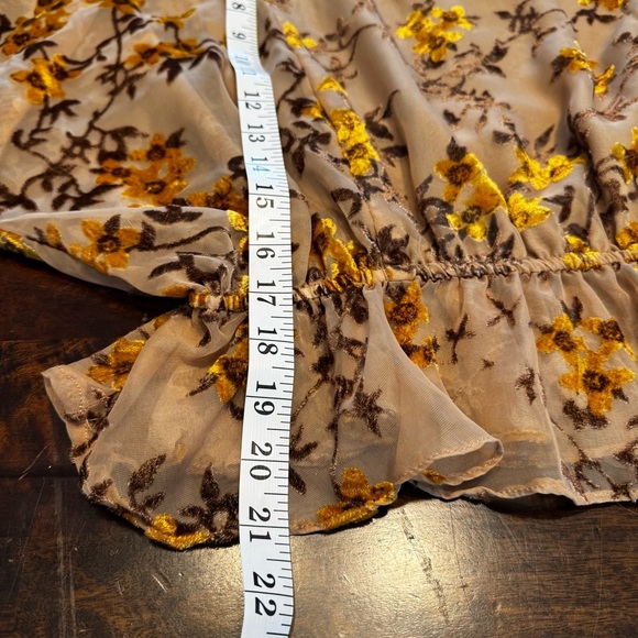 Storia Women’s Lined Tan Velvet Burnout Floral Cinched Waist Peasant Blouse Sz S - Picture 9 of 10